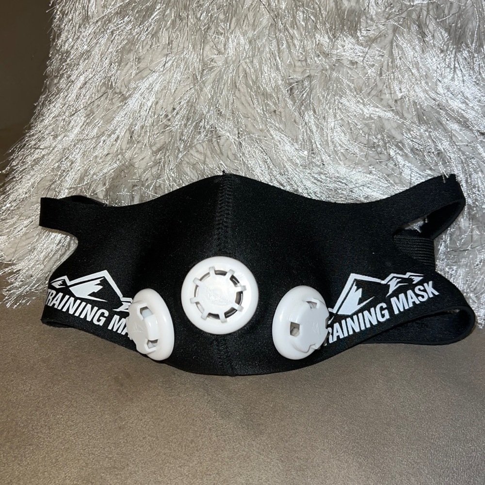 ELEVATION TRAINING MASK BRAND NEW